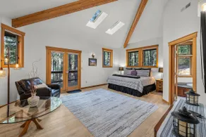 Premier Black Butte Golf Course Home w/ hot tub and sauna - Image 4