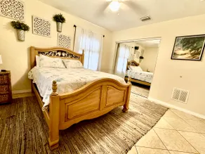 Cozy 2BR Retreat w/ Patio near Beach & Las Olas - Image 5