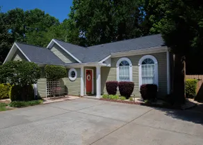 Quiet Neighborhood/Pet Friendly/Park/Pool/Trails - Image 3