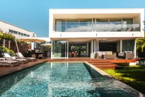 Luxury villa in Sète with pool & sea view, sleeps 10 - Image 2