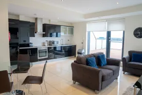One Bedroom CityPoint Apartment - Image 5