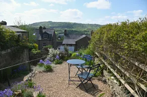 Cosy Matlock Cottage with Valley Views - Image 2