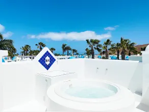 Veaco Bahíazul – Pool & Jacuzzi Villa Corralejo - Image 5