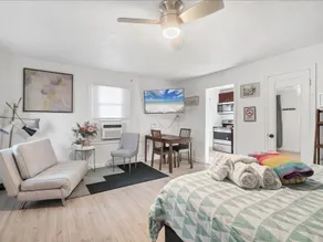 Beautiful studio with cute garden (2mile to Beach) - Image 3