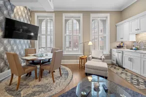 Designer’s own Luxury Penthouse-Armory Square - Image 3