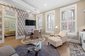 Designer’s own Luxury Penthouse-Armory Square - Image 2