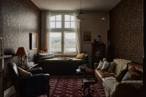 The Bowmont | Stylish Apartment in Historic Bank - Image 5