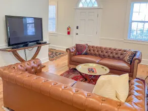 Stay in Downtown Lex, Hot Tub, Walk to VMI, W&L - Image 5