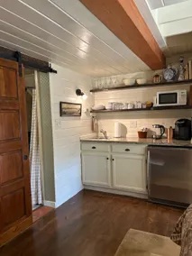 Suite at Quail Cottage near everything! - Image 4