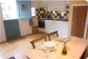 Charming, spacious cottage with stunning views of Staithes and the harbour - Image 4