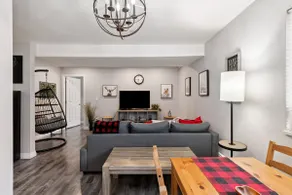 Clean 2B Canadian Cottage Suite in the City - Image 2