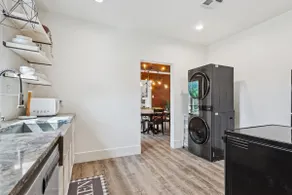 ”Newly Renovated Gem 5 mins to Baylor, Magnolia. - Image 3