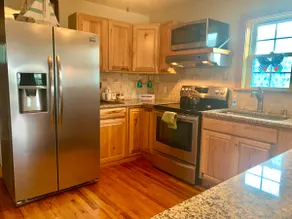 Convenient Location in Town, Perfect for Two! - Image 5