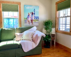 Convenient Location in Town, Perfect for Two! - Image 2