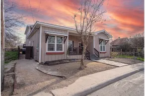 BRAND NEW Large Impressive House Near Downtown! - Image 2
