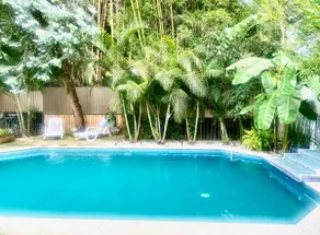 Beautiful 10,000 sq ft villa w/ swimming pool - Image 3