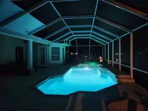 Canal front Pool & Dock water toys Oasis 96 Club House - Image 2