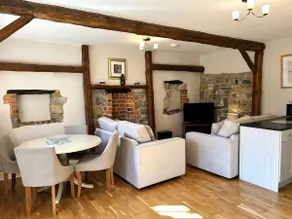 Quaint Country Cottage within the Peak District - Image 2