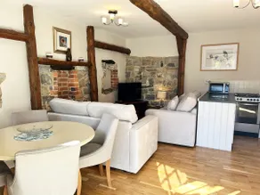 Quaint Country Cottage within the Peak District - Image 3