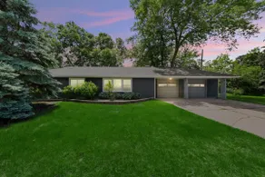 Amazing Two homes. Sleeps 12. Moa Airport Parks - Image 2
