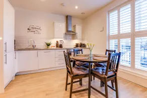 Hertfordshire's Luxury House - Image 4
