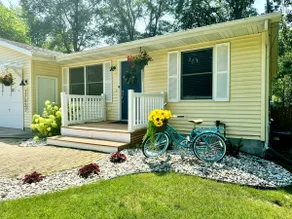 The Blue Bicycle-Spring Lake Cottage Near Beach - Image 3