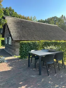 Guesthouse LiV - detached thatched house - Image 5