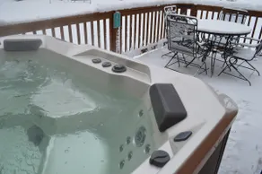 Hidden Creek: Secluded w/ loft, hot tub, fireplace - Image 5