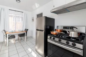 1bed1ba Full Kitchen, Laundry, Parking, & Backyard - Image 3