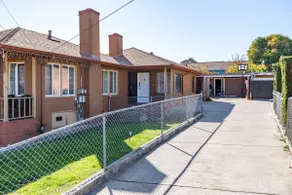 1bed1ba Full Kitchen, Laundry, Parking, & Backyard - Image 5