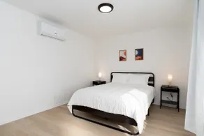 1bed1ba Full Kitchen, Laundry, Parking, & Backyard - Image 2