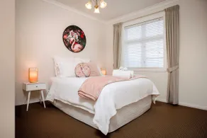Art Deco No. 2 Apartment - Image 3