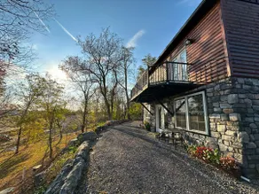 Cozy Woods Cabin Guest Suite in Lancaster County - Image 5