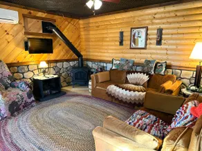 Cozy Woods Cabin Guest Suite in Lancaster County - Image 4