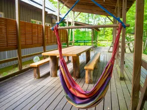A bungalow in the woods, with a large roofed deck for BBQ, table tennis, hammocks, and up to 23 people. - Image 4