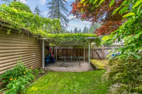 The Perfect Log Cabin for a Vacation at the Lake - Image 5