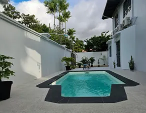 Riverside Bed & Breakfast Poolside - Image 4