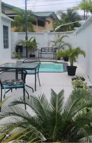 Riverside Bed & Breakfast Poolside - Image 3