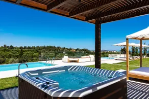 Nuova villa boutique di lusso con piscina a sfioro e vasca idromassaggio, vicino al villaggio storico - Image 2