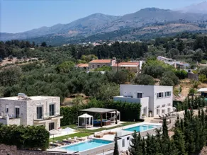 Nuova villa boutique di lusso con piscina a sfioro e vasca idromassaggio, vicino al villaggio storico - Image 4