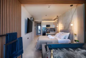 Sea View Suite with Indoor Jacuzzi - Image 3