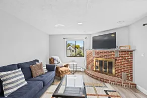 Luxury Penthouse near Boston with Free Parking - Image 4