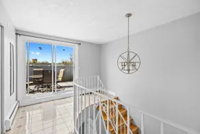 Luxury Penthouse near Boston with Free Parking - Image 2