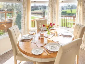 Kingfisher Lodge in Stratford upon Avon - Image 5