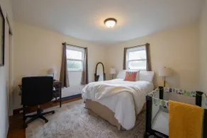 Full Fenced Yard + BBQ | House w/ 7 Beds | SmartTV - Image 4