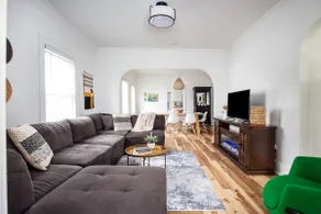 SoHa White House | Walk to Beach & Downtown - Image 2