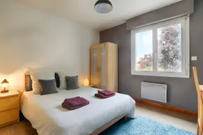 Large, bright 2-bedroom apartment • Terrace • City center & port - Image 5