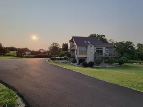 5 BR en suite with firepit, hot tub,and game room. - Image 2