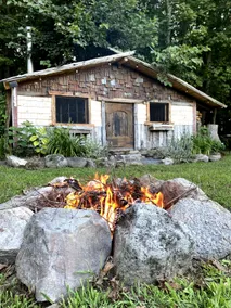 ”LITTLE DOOR” cabin @ Bûcheron Bergère - Image 3