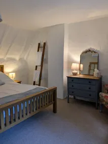 Period Thatched Cottage Towcester - Image 2